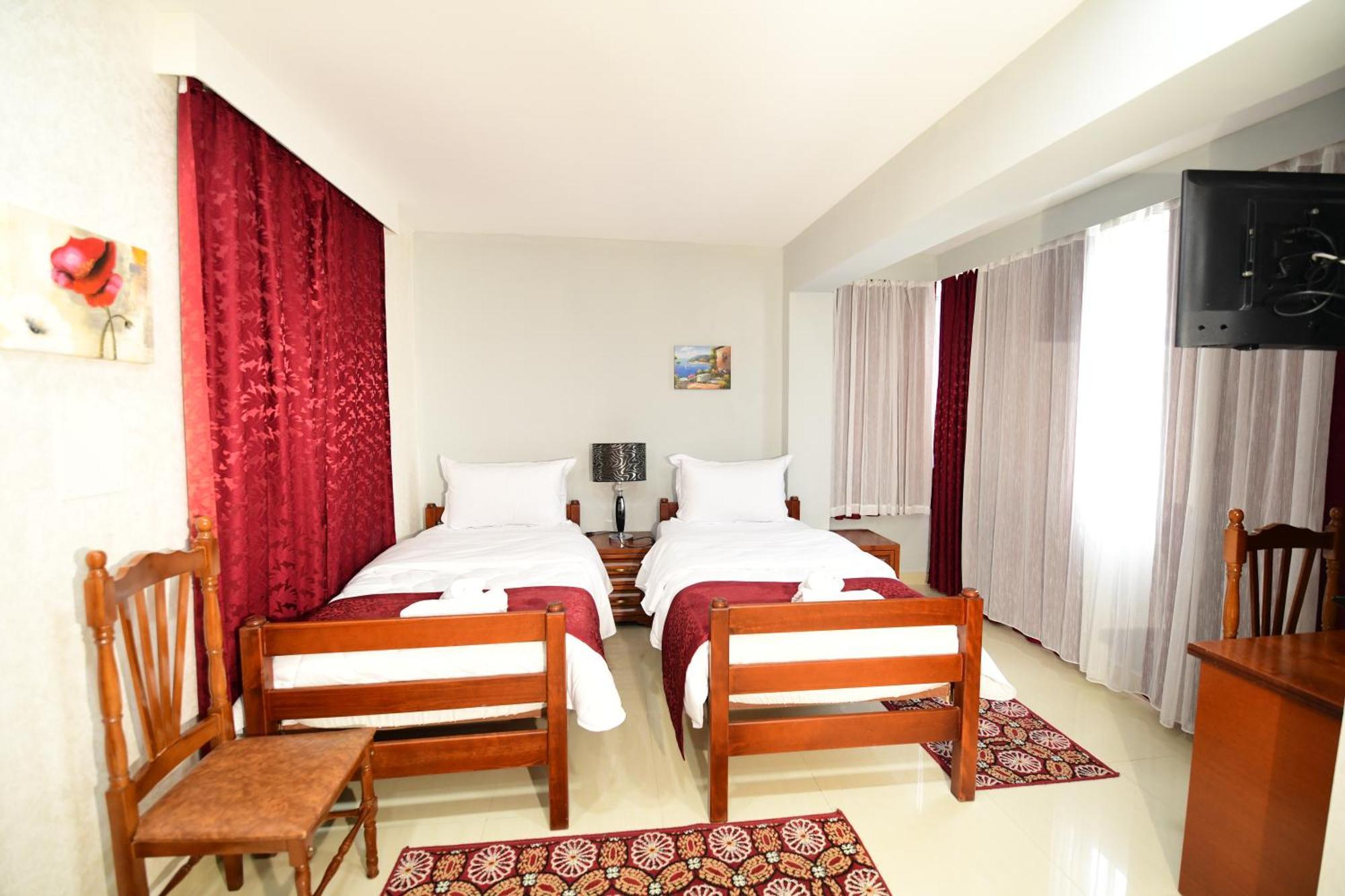 Zobo Hotel Shkoder Exterior photo